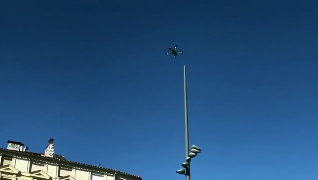 Oui, un drone a bien survolé le port de Marseille pour faire respecter le port du masque