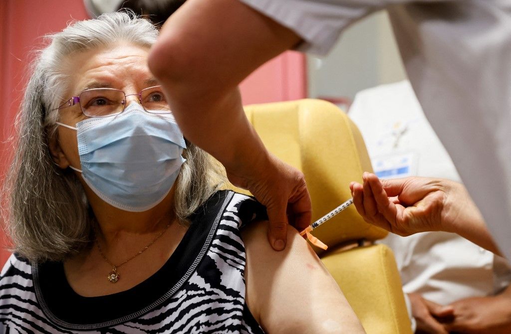 Un an après la vaccination de Mauricette, retour en chiffres sur la campagne vaccinale française