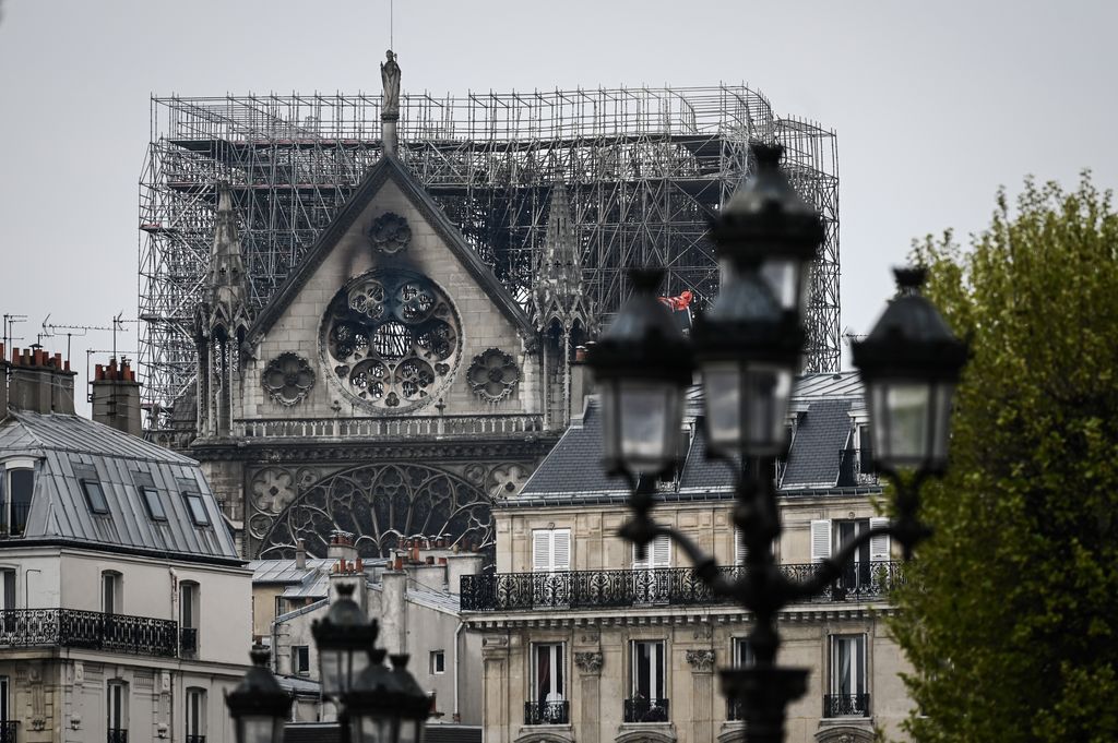 EN DIRECT - Incendie de Notre-Dame : Emmanuel Macron recevra les sapeurs-pompiers à midi