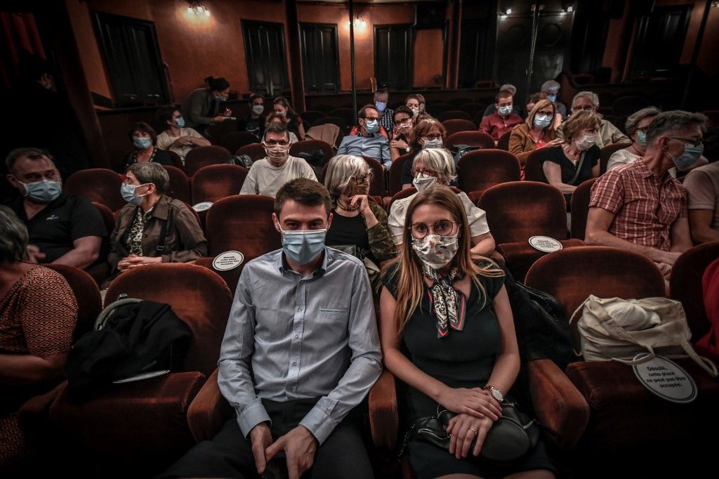 EN DIRECT - Coronavirus : le gouvernement va-t-il trancher pour le masque obligatoire ?
