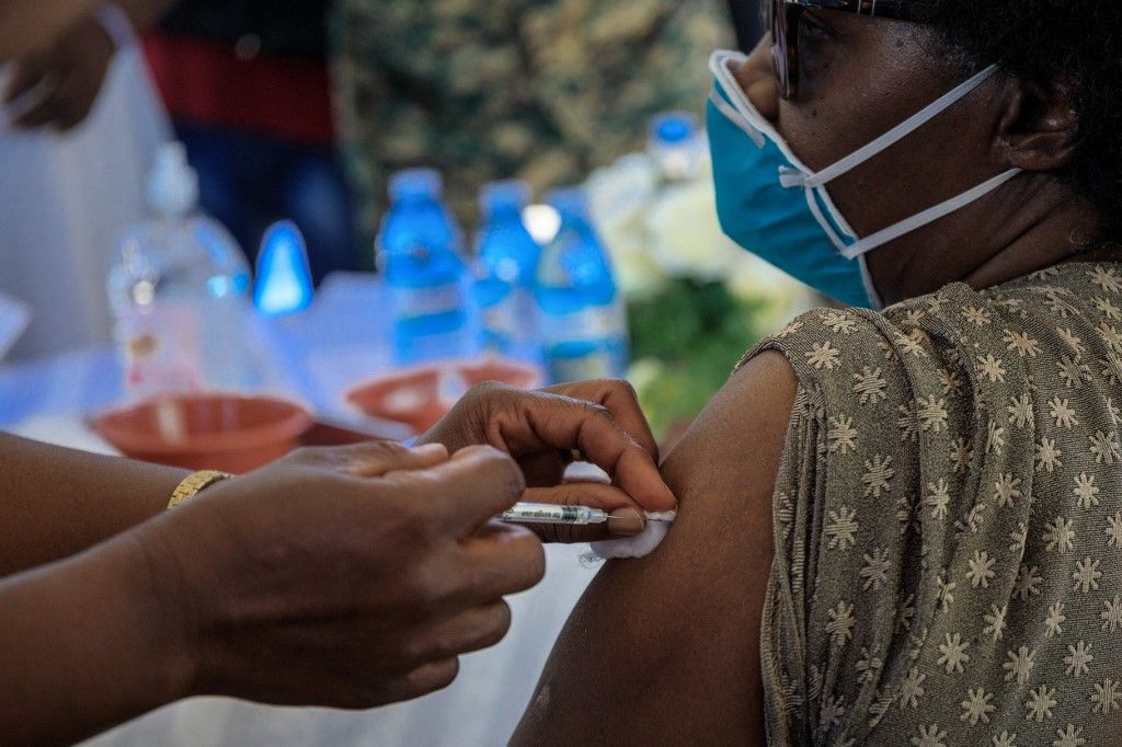 Covid- 19 : des centaines d'Ougandais ont reçu des injections de faux vaccins