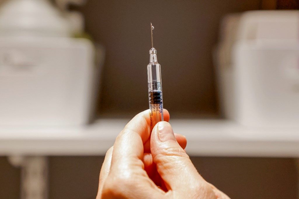 EN DIRECT - Vaccin Pfizer : l'UE a conclu ses négociations pour l'achat de 300 millions de doses