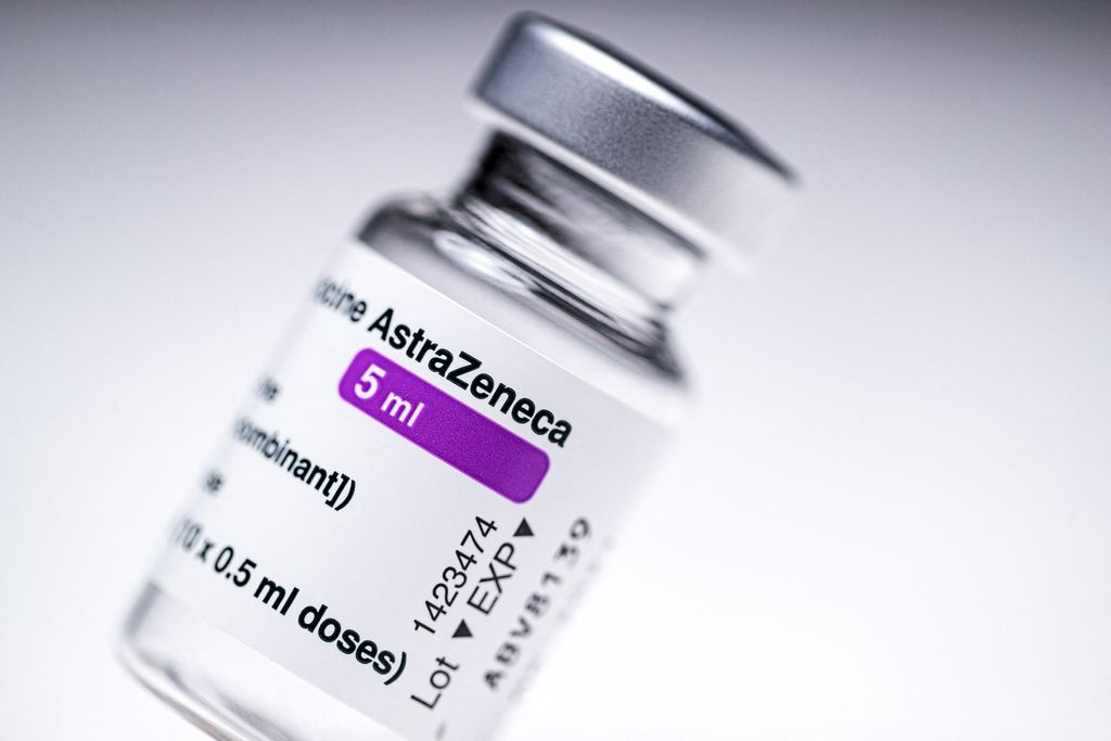 Cas de thrombose, balance bénéfice-risque... Ce qu'il faut retenir des annonces de l'EMA sur le vaccin AstraZeneca