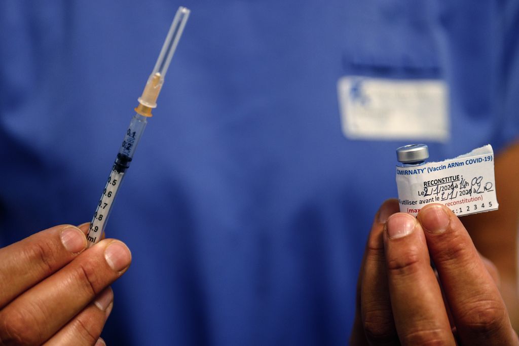 Covid-19 : des médecins généralistes demandent à se faire vacciner dans les Ehpad