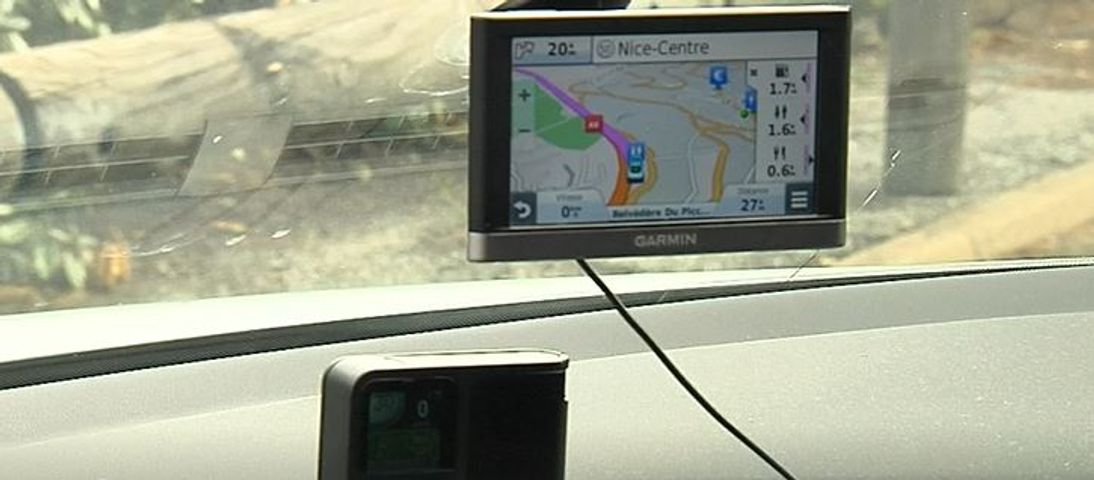 Radars et contrôles de vitesse : les automobilistes ont de nouveau le feu vert pour les signaler