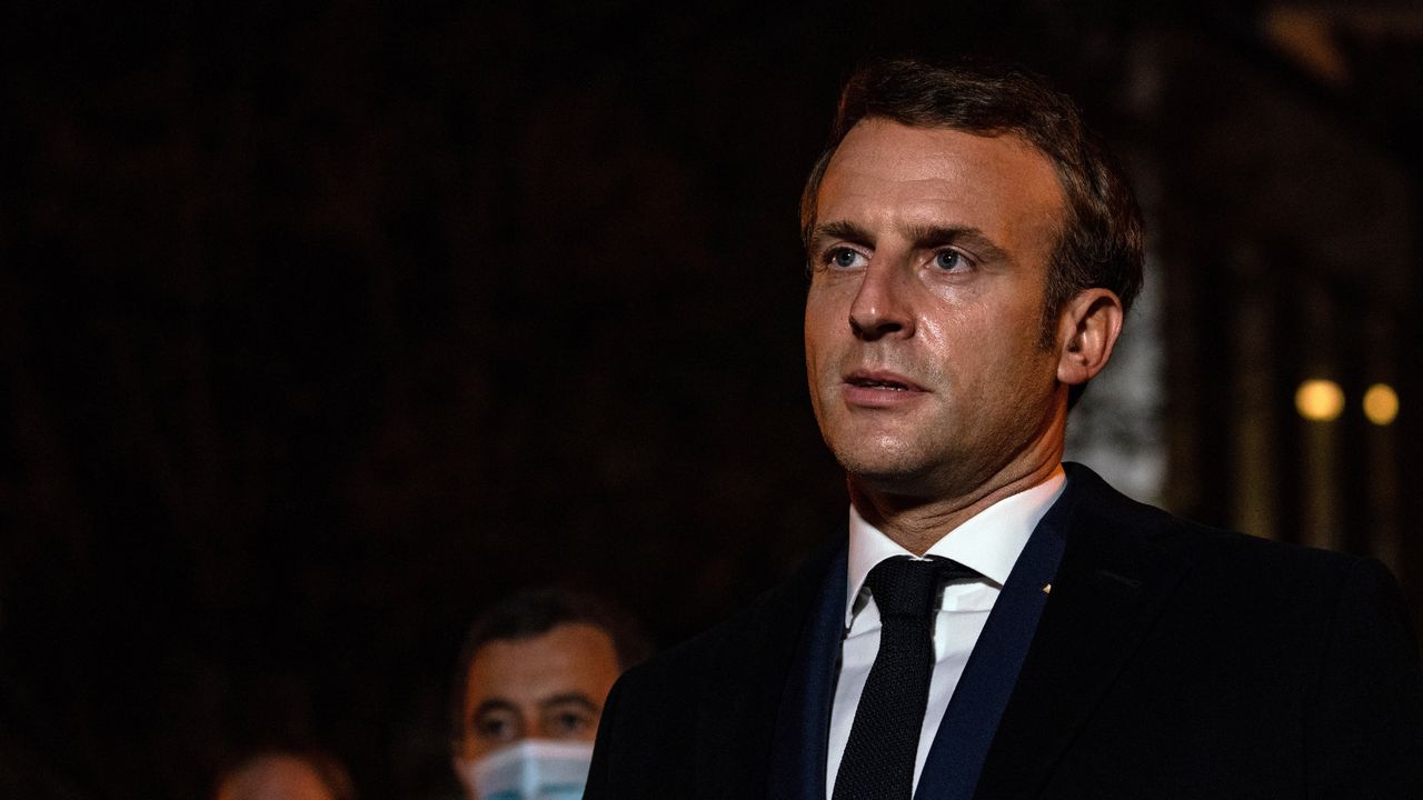 Photo of EN DIRECT – Assassinat de Samuel Paty: Macron veut renforcer « la sécurité de l’espace scolaire »