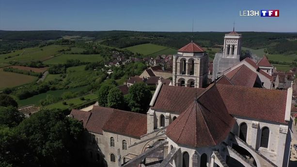 Bol d'air à Vézelay, dominé par sa basilique romane