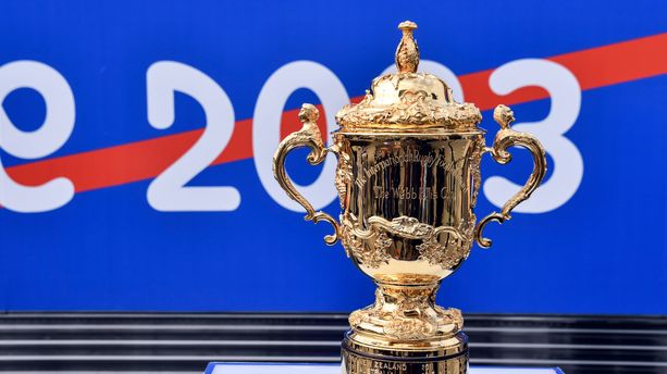 La coupe du monde de rugby, exposée lors d'un événement promotionnel, à Paris, le 8 septembre 2020. 
