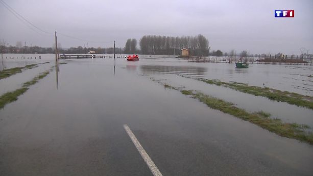 Crue de la Saône : le village d'Asnières-sur-Saône cerné par les eaux