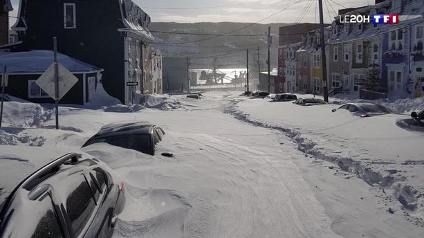 Des villes ensevelies sous la neige au Canada