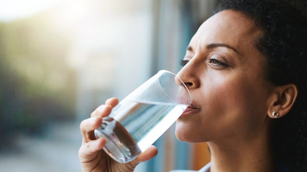 La fluoration de l'eau préjudiciable au QI selon une étude controversée : le fluor est-il vraiment dangereux ?