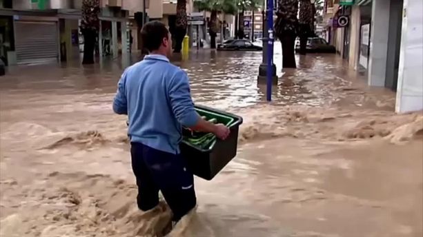 VIDÉO - Des inondations monstres font plusieurs morts en Espagne