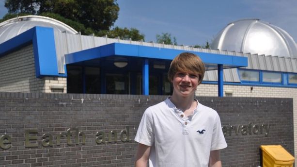 La belle histoire du jour : un stagiaire de 15 ans découvre une nouvelle planète
