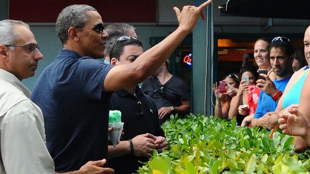 Après 15 jours à Hawaï, rentrée tendue pour Obama