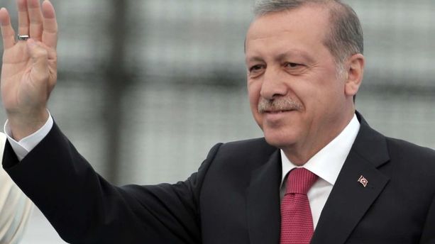 Législatives en Turquie : le parti d'Erdogan perd la majorité absolue
