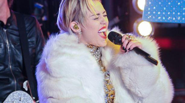 Miley Cyrus en pétard contre les paparazzis