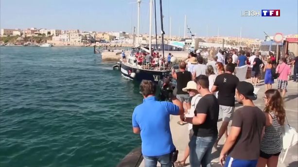 Italie : un nouveau bateau force l'entrée au port de Lampedusa 
