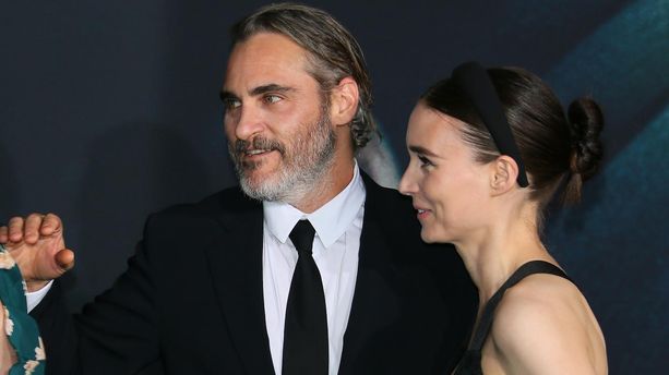 Joaquin Phoenix et Rooney Mara plus amoureux que jamais à l’avant-première de "Joker"