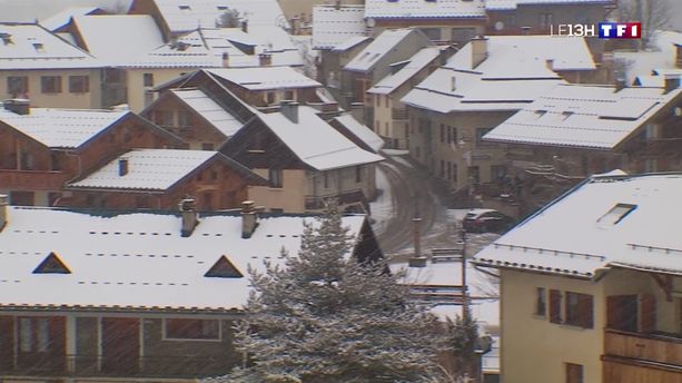 La neige se remet à tomber en Savoie