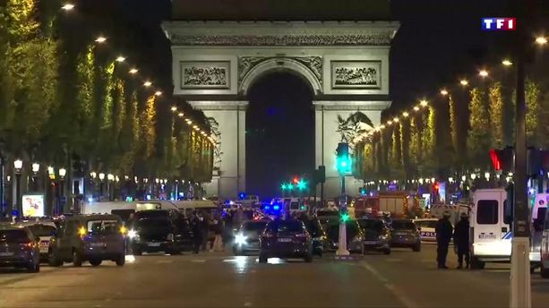 "J’ai vidé mon chargeur" : le chef de Xavier Jugelé, le policier tué, raconte l'attentat des Champs-Elysées
