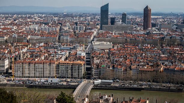 Covid-19 : plus de 2 milliards d'euros déjà dépensés par les grandes villes et agglomérations