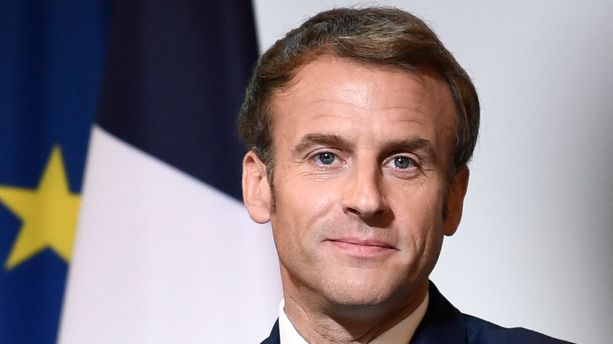 En réponse à Zemmour, Macron appelle à ne pas "manipuler" et "revoir" l'Histoire