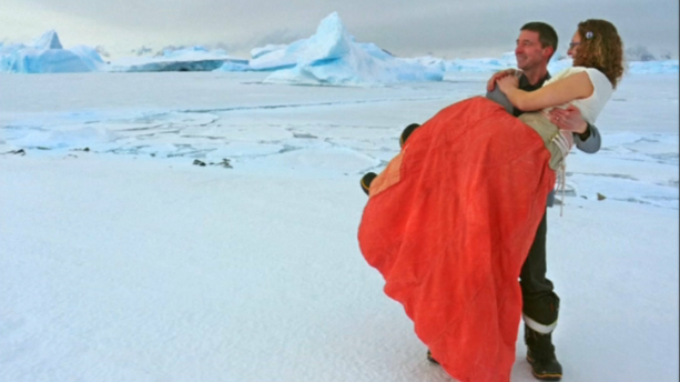 VIDÉO - Mariage en Antarctique : ils se disent "oui" au milieu des glaciers