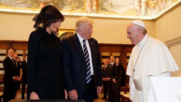 Pourquoi Melania Trump était-elle couverte devant le pape (et ne l'était pas en Arabie saoudite) ?