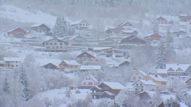 Les images des premiers flocons de neige dans les Vosges