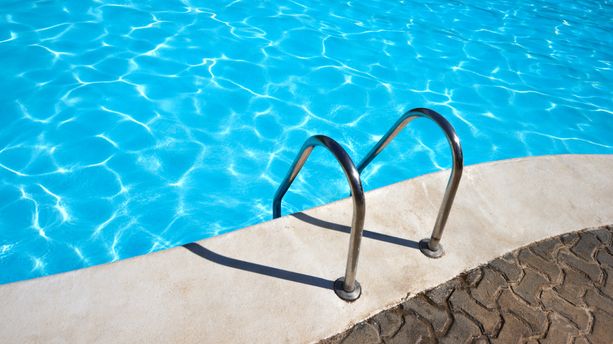 Un enfant de 7 ans meurt noyé dans une piscine municipale du Doubs