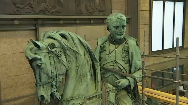 La statue de Napoléon, à cheval, actuellement en cours de restauration, doit-elle retourner sur son socle face à l'hôtel de ville de Rouen ? C'est la question à laquelle les Rouennais sont appelés à répondre, en ligne ou à la mairie.