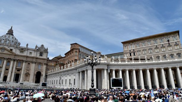 McDo au Vatican : les cardinaux se rebiffent contre un projet "pervers"