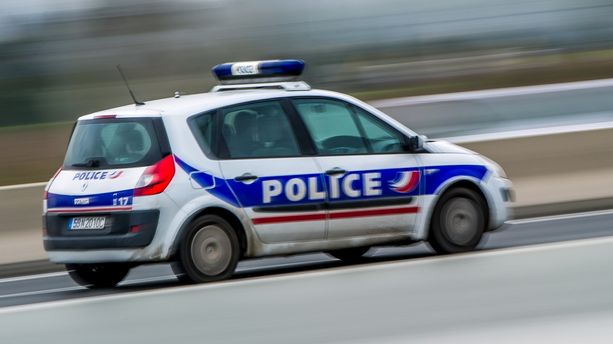 Paris : la conductrice qui a poignardé deux piétonnes près des Champs-Elysées dort en prison