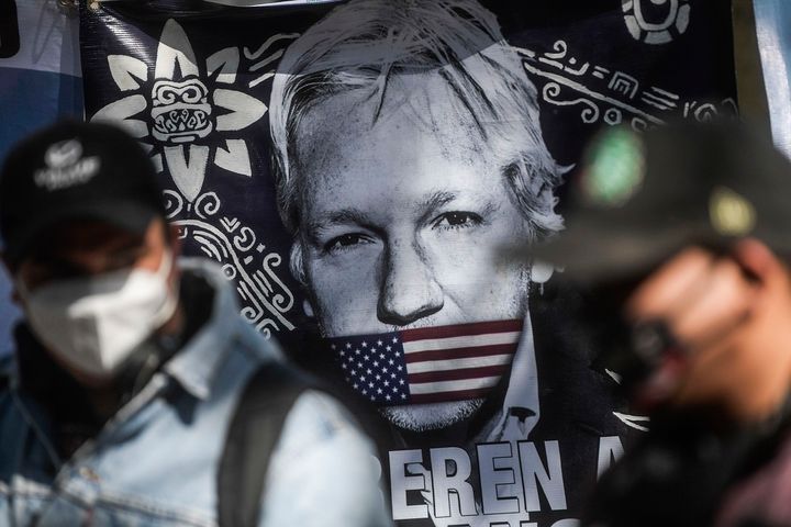 Julian Assange maintenu en détention : retour sur onze ans d'une affaire à l'ampleur mondiale