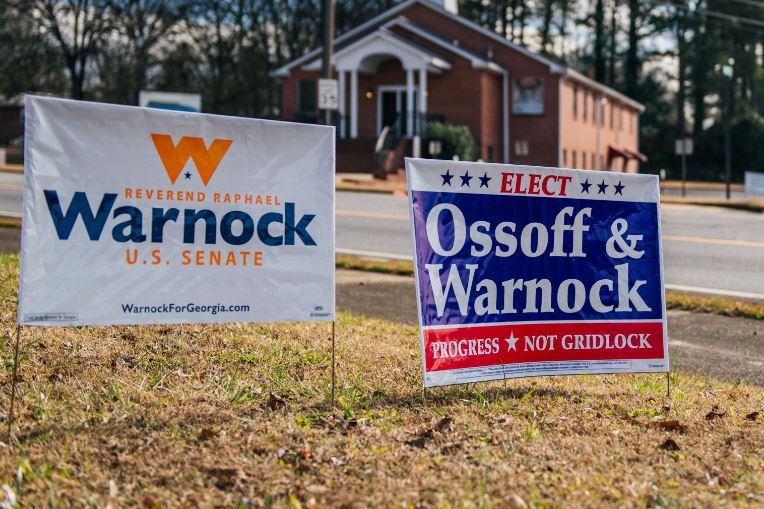 EN DIRECT - Sénatoriale cruciale en Géorgie : le démocrate Raphael Warnock revendique la victoire